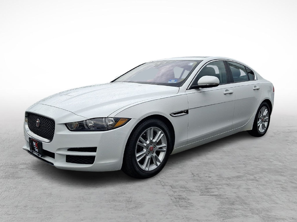 Used 2018 Jaguar XE Premium AWD/4WD image 3