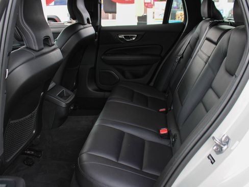 Used 2020 Volvo V60 T5 Momentum w/ Protection Package Premier image 20