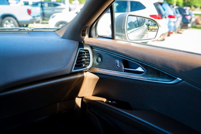 Used 2016 Lincoln MKX Reserve w/ Technology Package FWD image 30