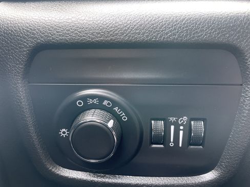 Certified 2023 Jeep Grand Cherokee Laredo w/ Luxury Tech Group I image 39