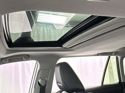 Used 2019 Toyota RAV4 XLE Premium image 35