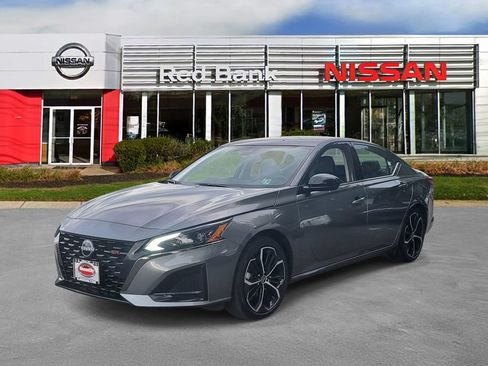 Used 2024 Nissan Altima 2.5 SR FWD image 5