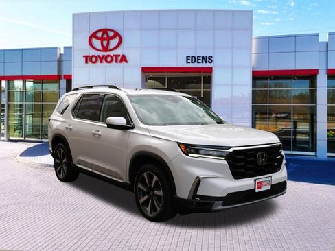 Used 2023 Honda Pilot Touring image 1
