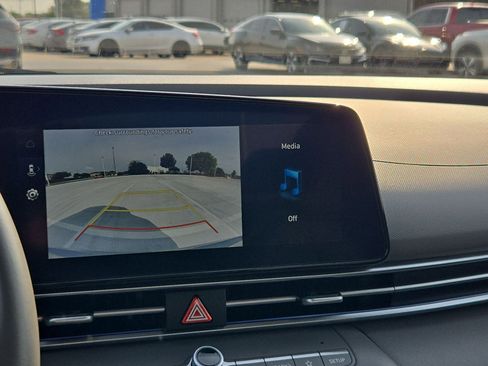 Used 2025 Hyundai Elantra SEL FWD image 26