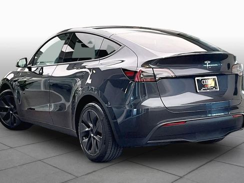 Used 2024 Tesla Model Y 2WD image 10