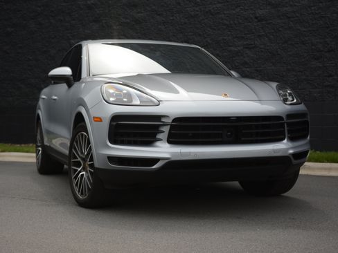 Certified 2023 Porsche Cayenne AWD/4WD image 9