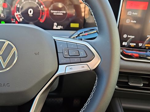 New 2026 Volkswagen Tiguan SE image 18