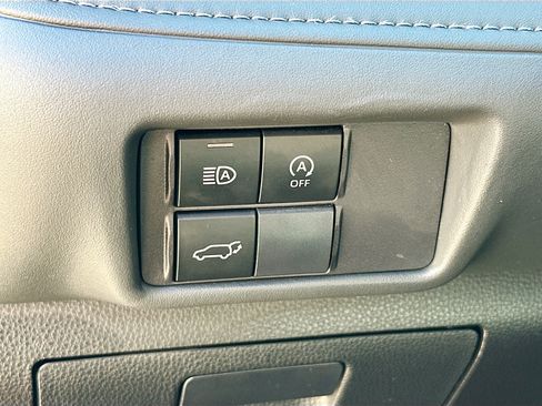 Used 2024 Toyota Highlander XLE image 17