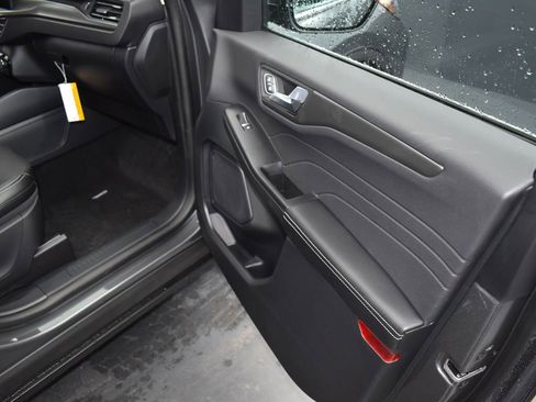 New 2025 Ford Escape SE image 17