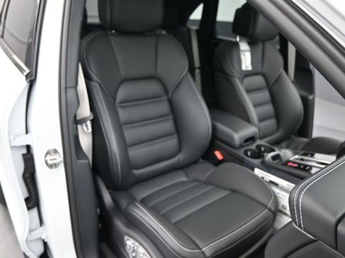 New 2025 Porsche Macan S image 18