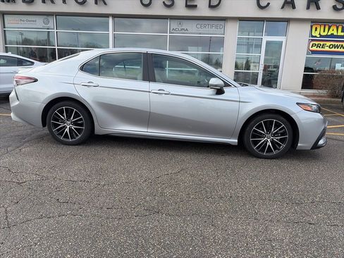 Used 2023 Toyota Camry SE w/ Blackout Package (TMS) image 3