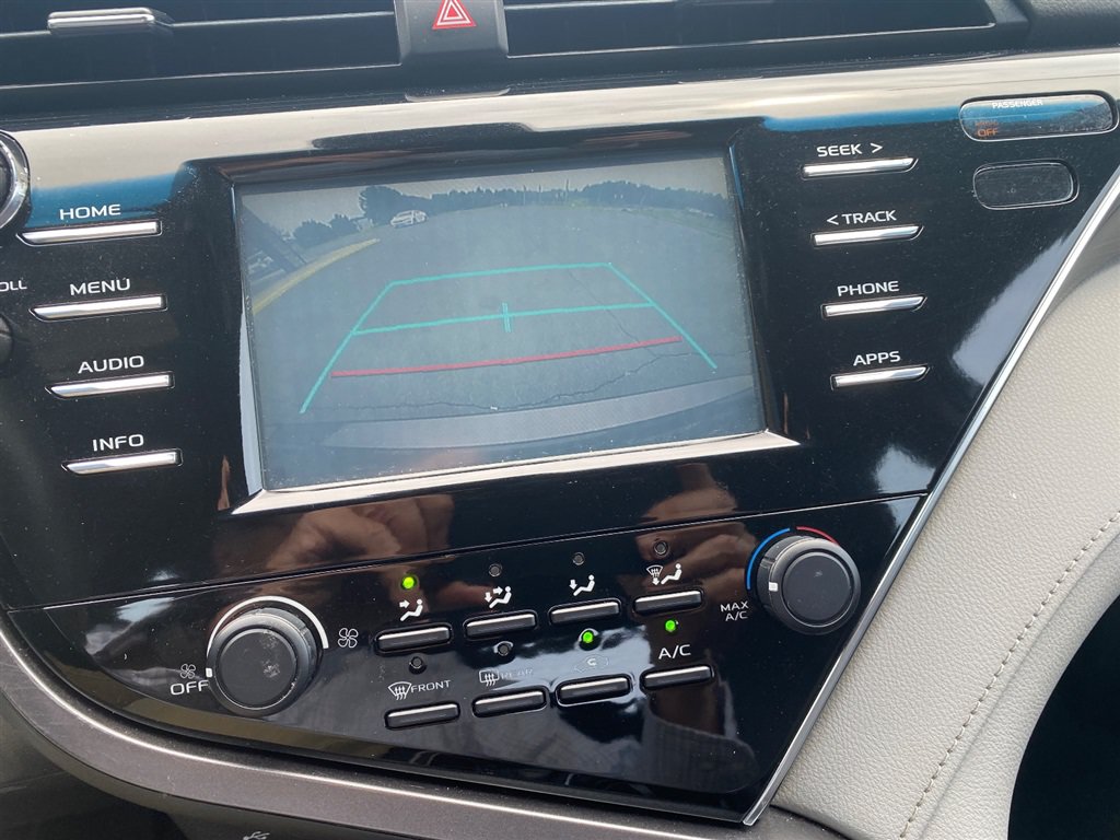 Used 2018 Toyota Camry LE FWD image 14