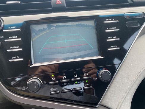 Used 2018 Toyota Camry LE FWD image 14