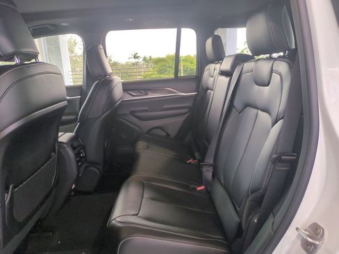 New 2025 Jeep Grand Cherokee Limited w/ Trailer Tow Package image 15