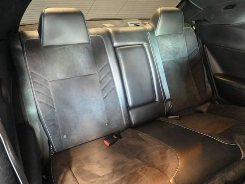 Used 2015 Dodge Challenger SRT Hellcat RWD image 18