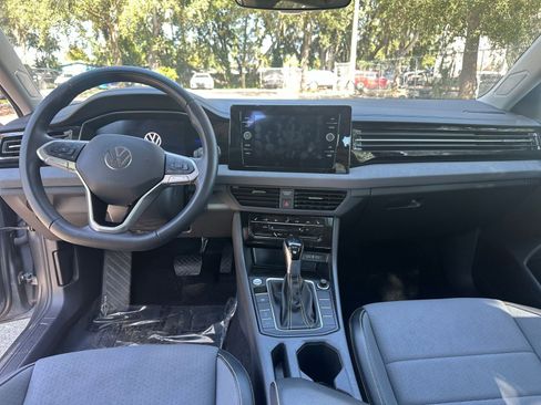 Used 2025 Volkswagen Jetta SE image 27