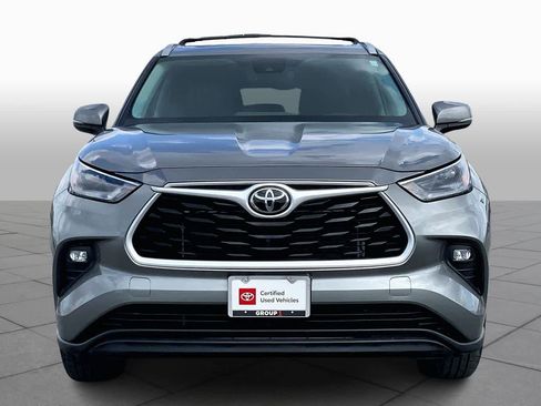 Certified 2025 Toyota Highlander XLE image 3