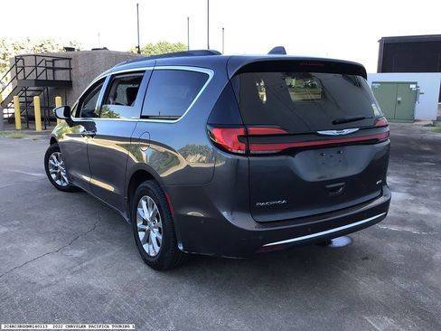 Used 2022 Chrysler Pacifica Touring-L w/ Uconnect Theater Family Group AWD/4WD image 6