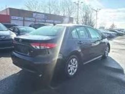 Used 2025 Toyota Corolla LE FWD image 5