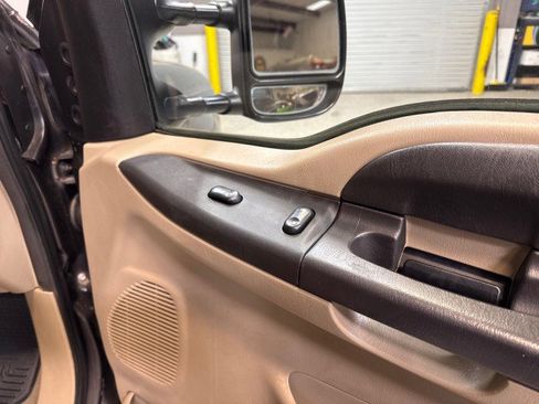 Used 2005 Ford F350 XLT image 57