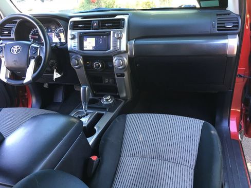 Used 2015 Toyota 4Runner SR5 AWD/4WD image 30