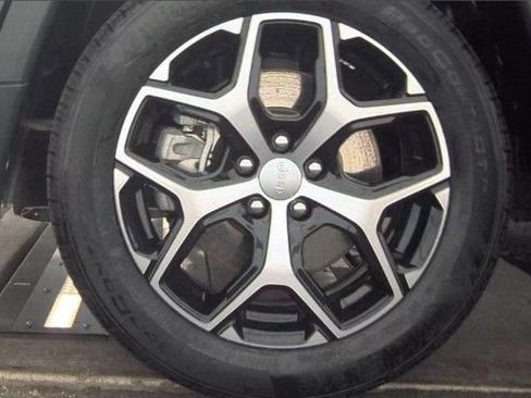 Used 2024 Jeep Compass Limited image 5