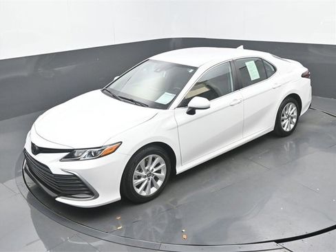 Used 2024 Toyota Camry LE image 32