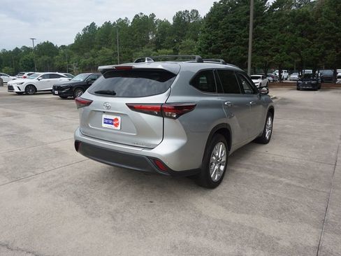Used 2024 Toyota Highlander Limited AWD/4WD image 25