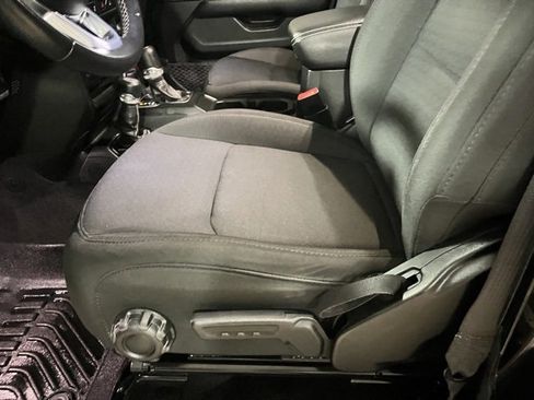 Used 2021 Jeep Gladiator Overland image 18