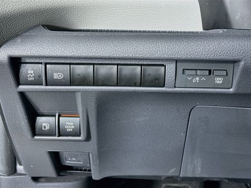 Certified 2024 Toyota Sienna XLE FWD image 10