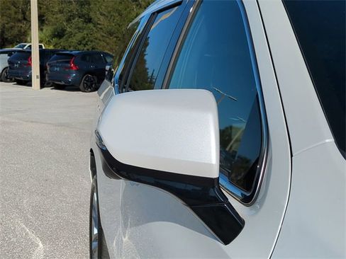 Used 2024 Cadillac Escalade Premium Luxury image 12