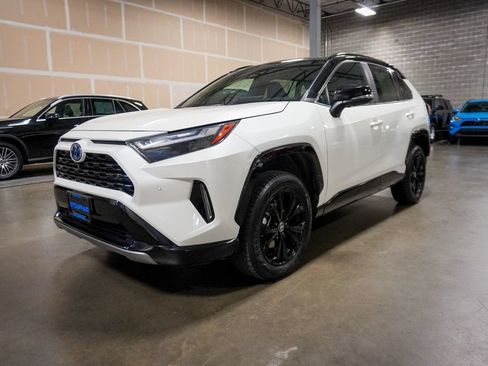 Used 2022 Toyota RAV4 XSE AWD/4WD image 2