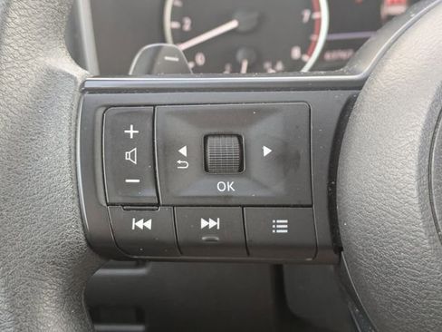 Used 2024 Nissan Rogue SV image 25