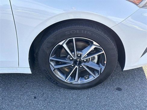 Used 2023 Kia Forte LXS w/ LXS Technology Package image 7