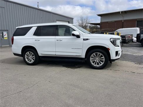 Used 2024 GMC Yukon SLT image 2