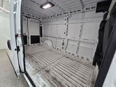 Used 2025 RAM ProMaster 2500 w/ Convenience Group FWD image 11