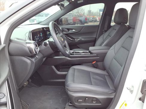Used 2025 Chevrolet Equinox LT w/ Convenience Package II image 8