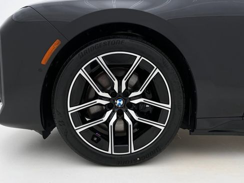 New 2025 BMW i7 xDrive60 image 16