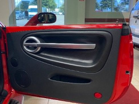 Used 2004 Chevrolet SSR w/ Preferred Equipment Group RWD image 11