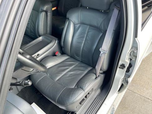 Used 2002 Chevrolet Silverado 3500 LT RWD image 24