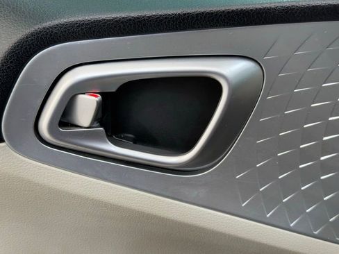 Used 2023 Kia Soul LX image 27