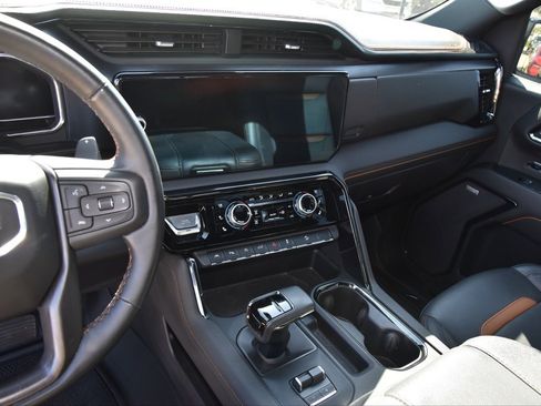 Used 2024 GMC Sierra 1500 AT4 w/ Technology Package image 8