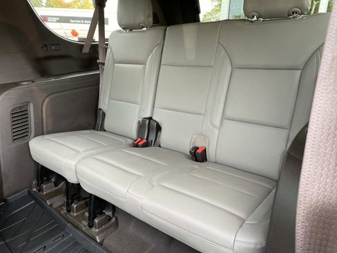 Used 2021 Chevrolet Suburban Z71 w/ Luxury Package image 24