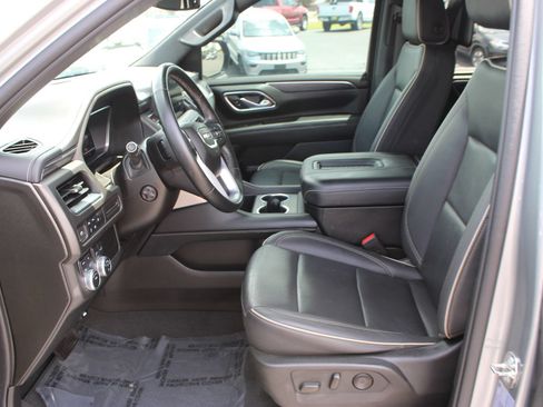 Used 2023 GMC Yukon XL SLT w/ SLT Premium Package AWD/4WD image 12
