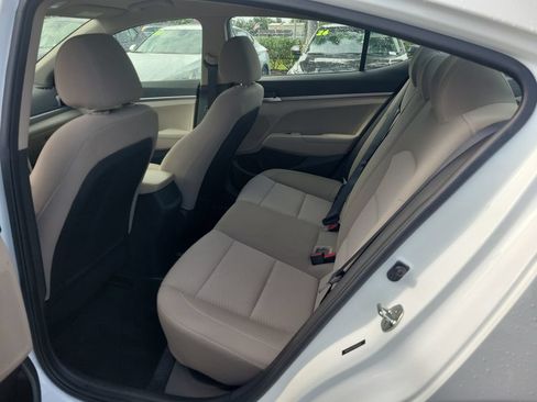 Used 2020 Hyundai Elantra SE FWD image 13