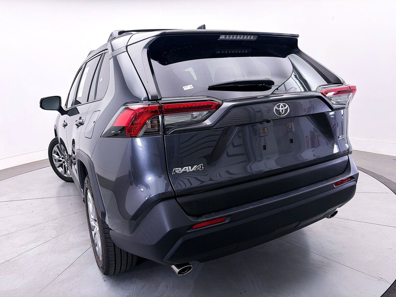 Used 2023 Toyota RAV4 XLE Premium FWD image 4