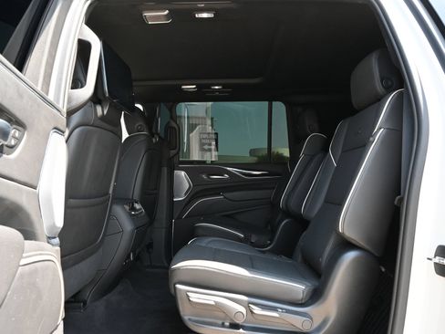 Used 2023 Cadillac Escalade ESV Sport w/ LPO, ONYX Package AWD/4WD image 21