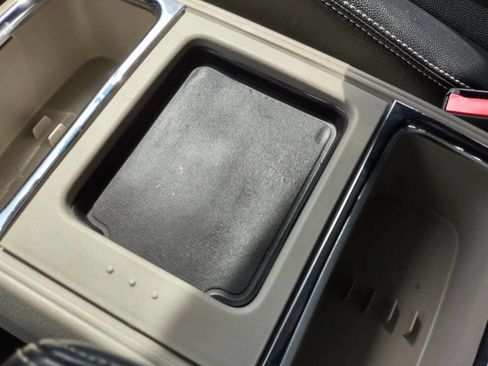 Used 2015 Chrysler Town & Country Touring w/ Driver Convenience Group image 32