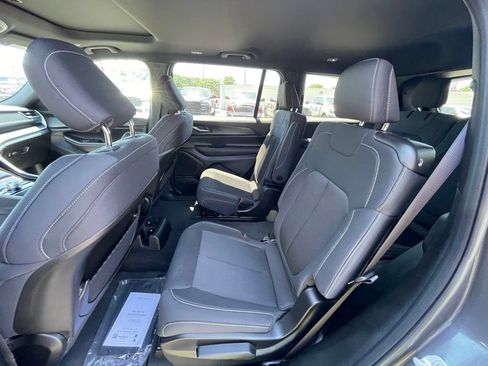 Used 2025 Jeep Grand Cherokee L Laredo w/ Luxury Tech Group I AWD/4WD image 19