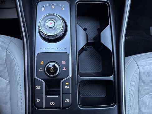 Used 2025 Kia Sorento EX image 19
